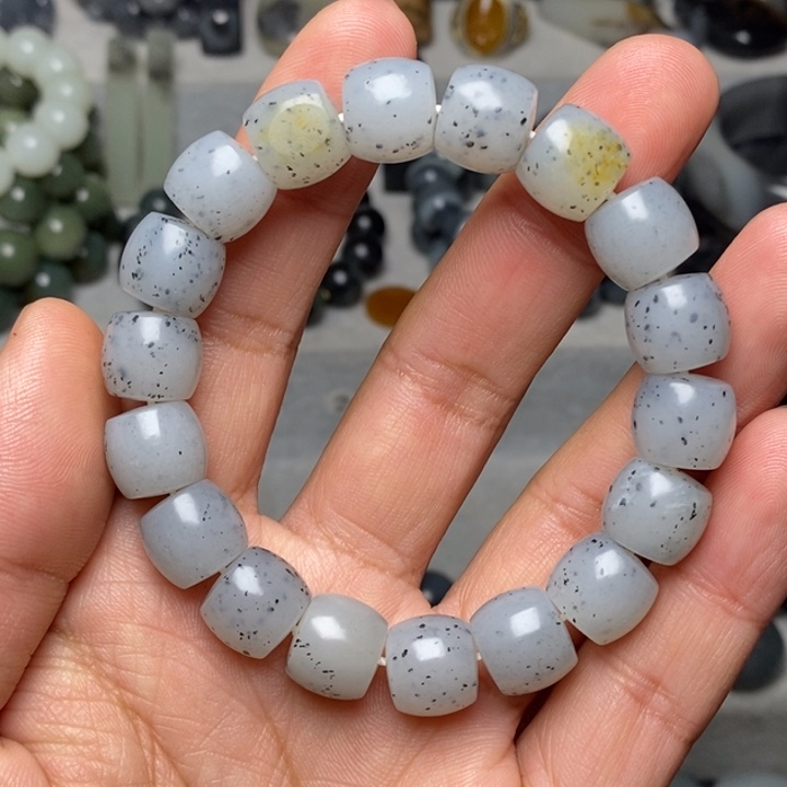 桃***觉和田玉未镶嵌挂件