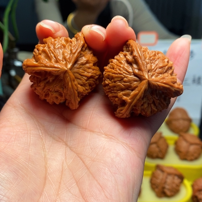 【闪购商品】把件桃核老***掌6号三棱，