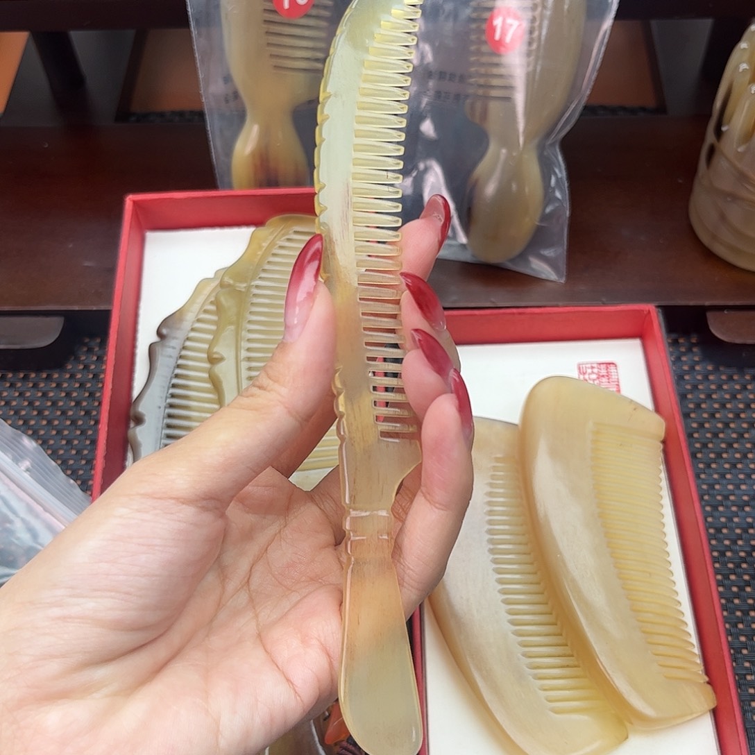 纯手工制作纯牛角梳子