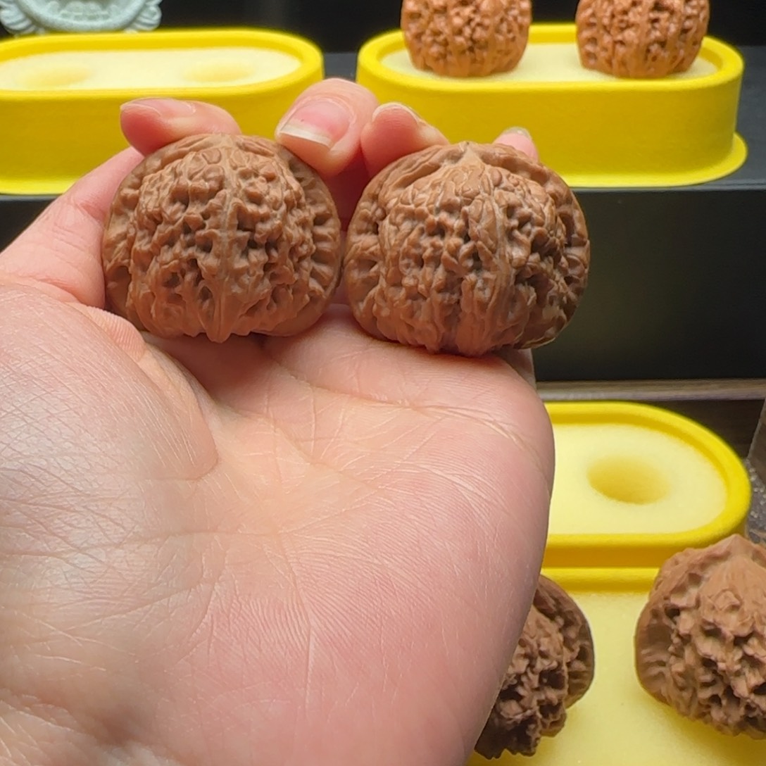 文玩核桃把件39球白