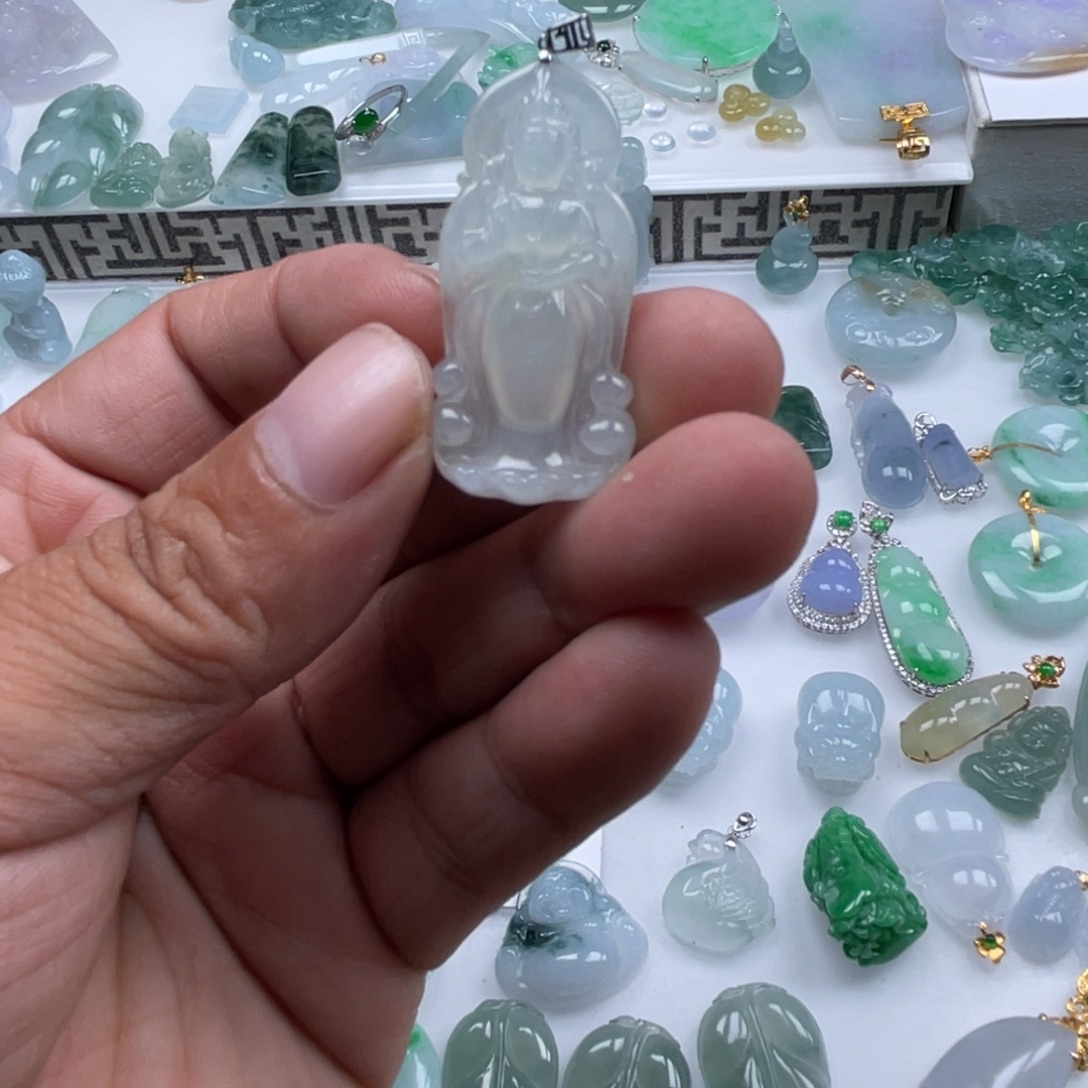 翡翠未镶嵌颈饰翡翠冰绿观音