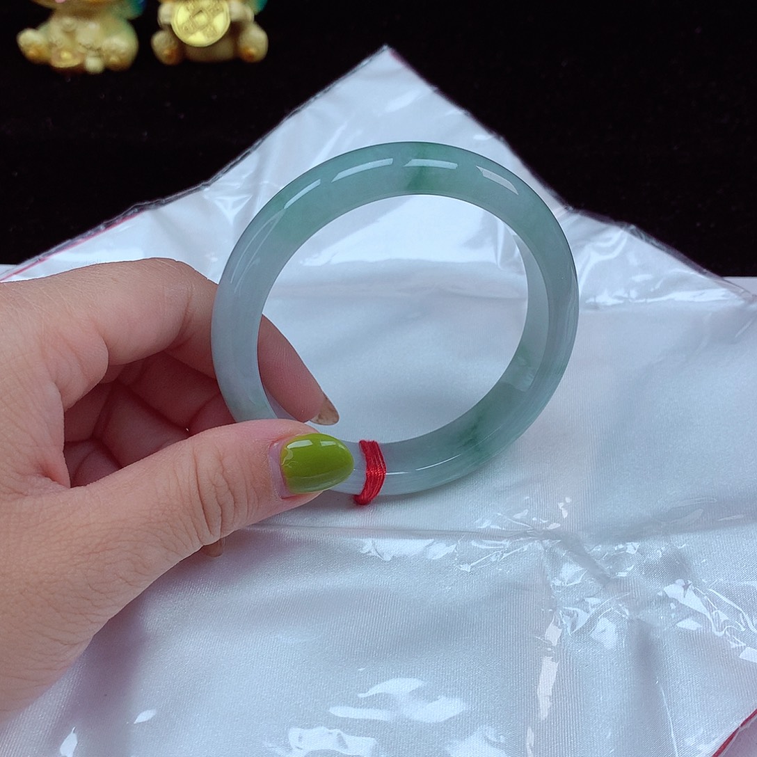 翡翠手镯未镶嵌圈口57