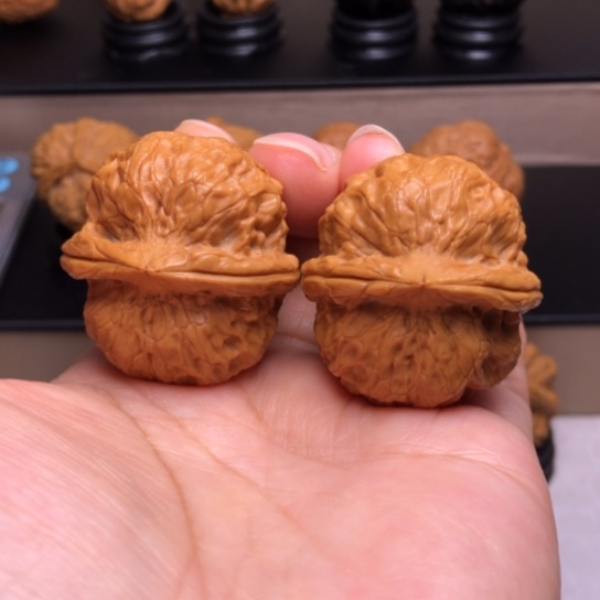 文玩核桃把件粗筋铁地雷69