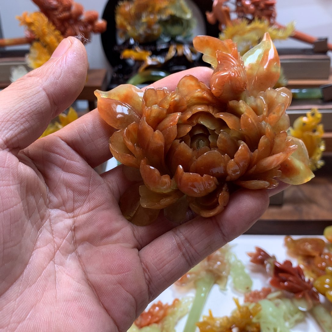 蛇纹石玉颈饰合金毓**然
