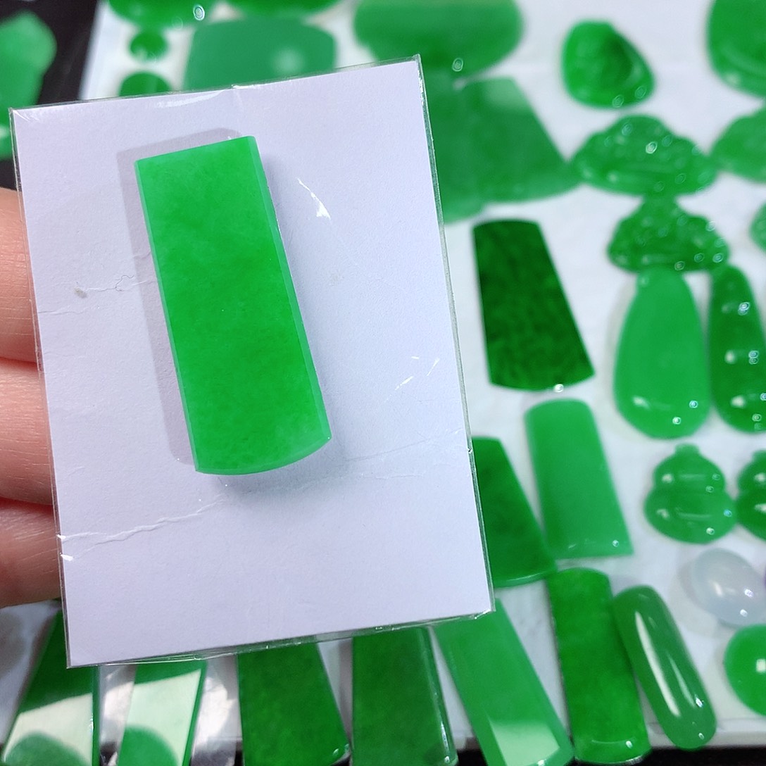 翡翠颈饰未镶嵌天然翡翠