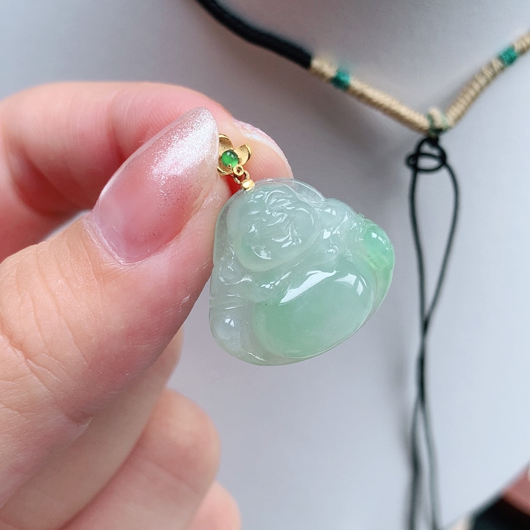 翡翠18K金镶嵌颈饰佛