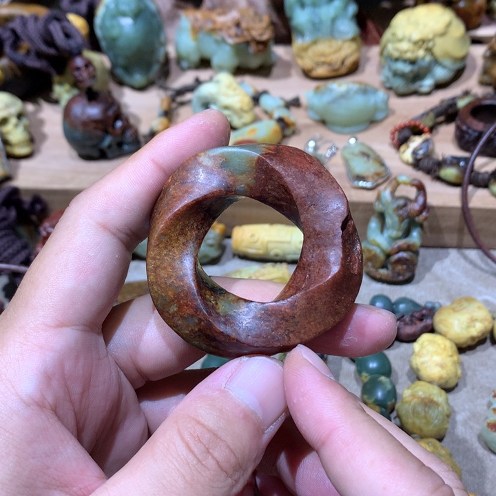 未镶嵌岫岩河磨玉（透闪石质玉）挂件