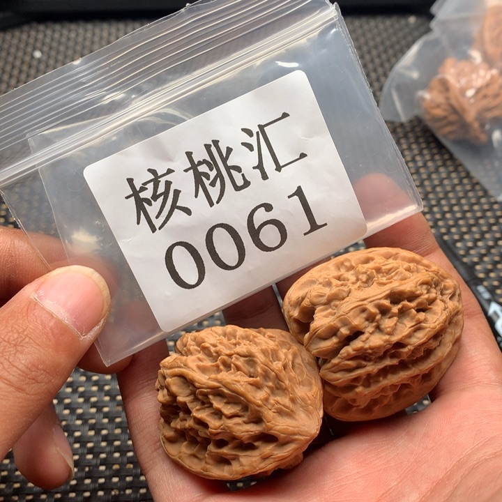 文玩核桃吊坠野牛39