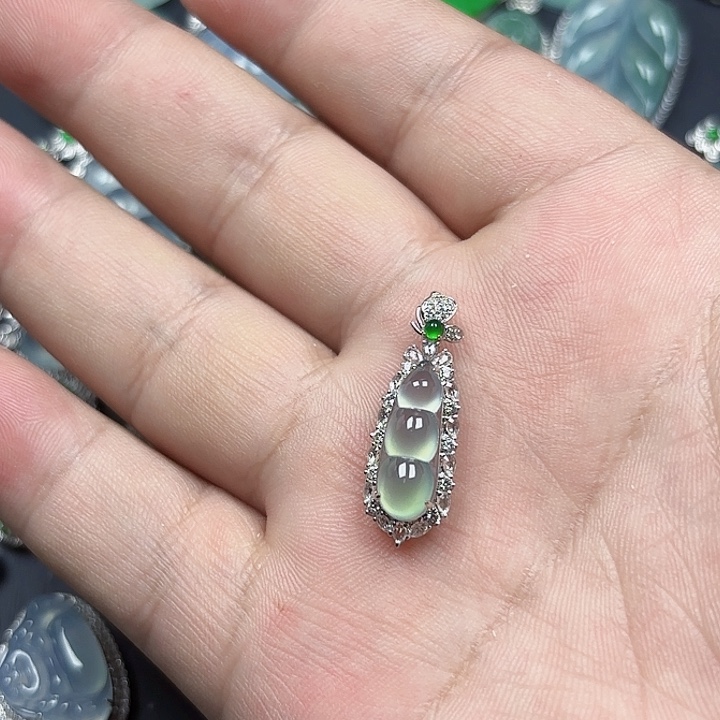 翡翠18K金镶嵌颈饰天然缅甸A货翡翠