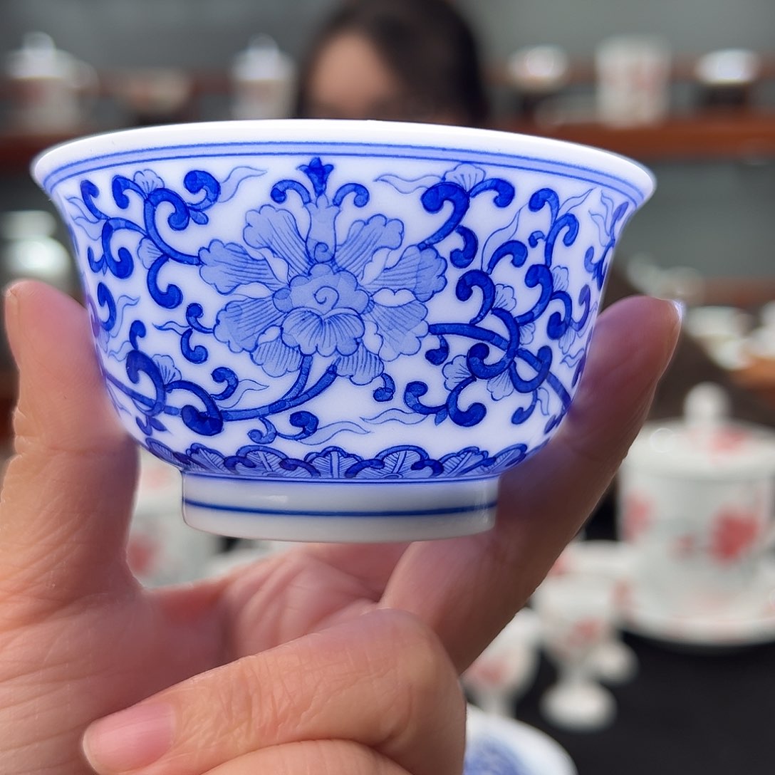 柴窑青花缠枝莲容得杯