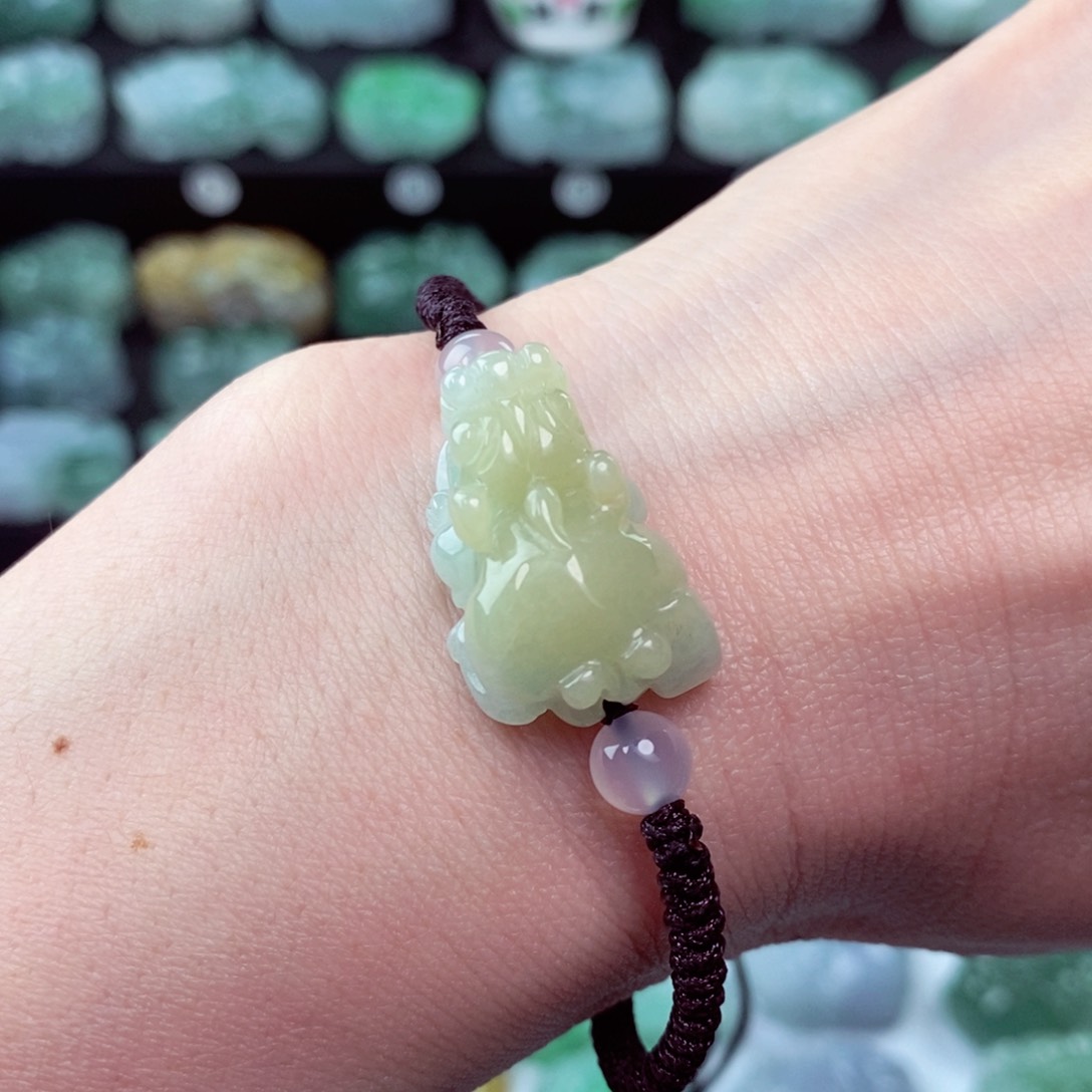 翡翠颈饰未镶嵌天然