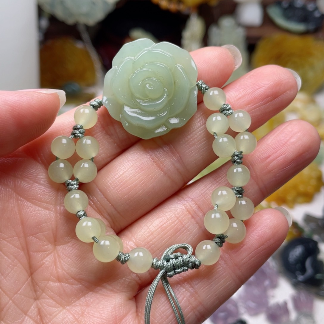 蛇纹石玉颈饰未镶嵌