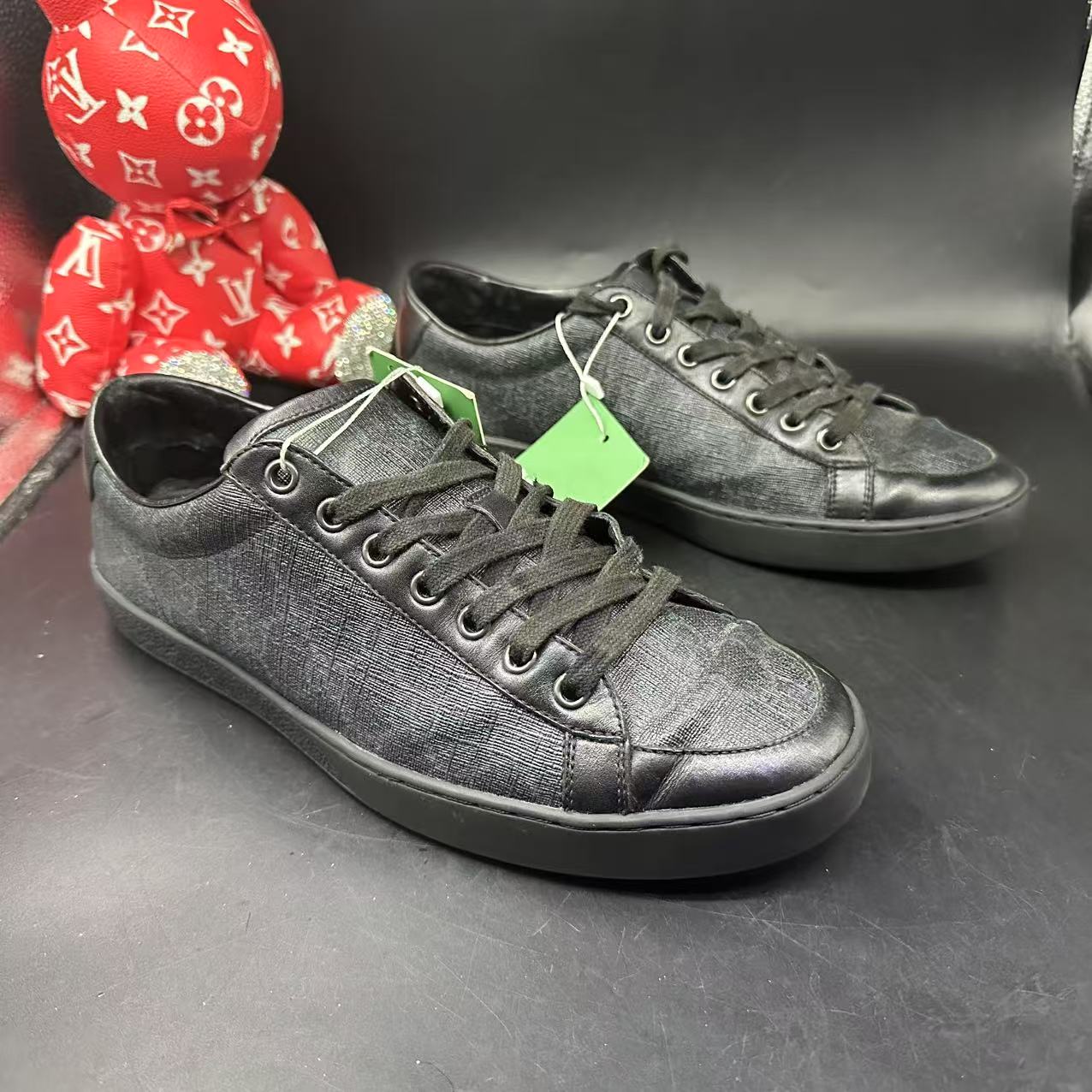 95新 GUCCI/古驰 【AO福利】40.5欧码 男士黑色暗纹满印板鞋gl410
