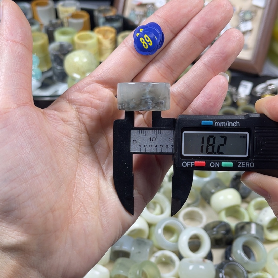 蛇纹石玉未镶嵌戒指