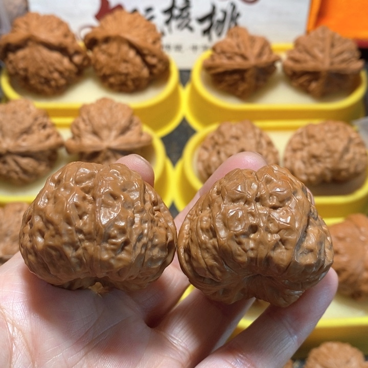 文玩核桃把件蛤蟆头红皮 39 40