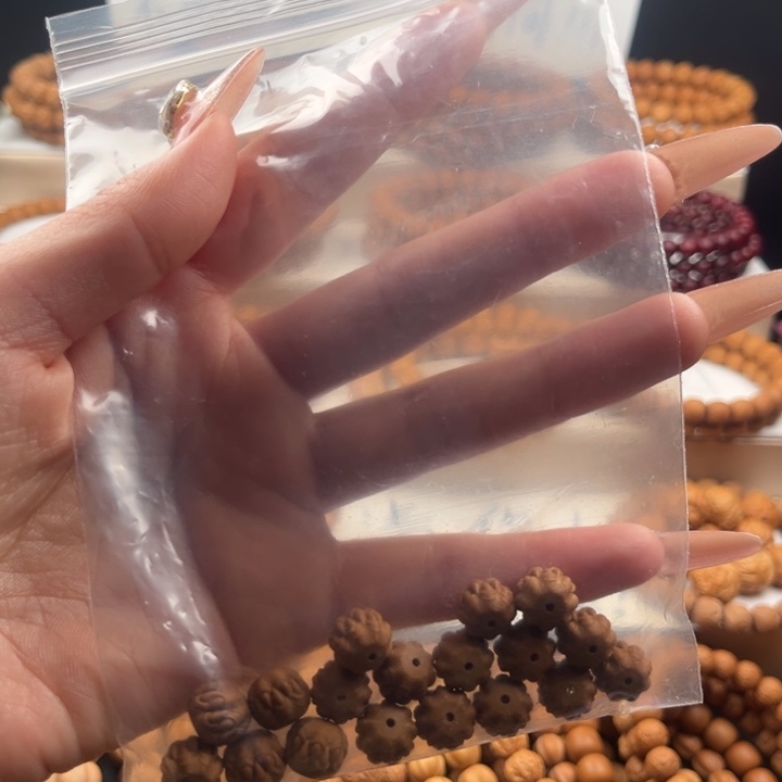 剑***.吊坠猴头核桃小吞噬