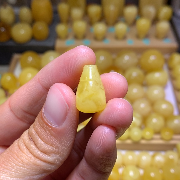 蜜蜡裸石未镶嵌天然俄料蜜蜡鸡油黄微瑕11.5