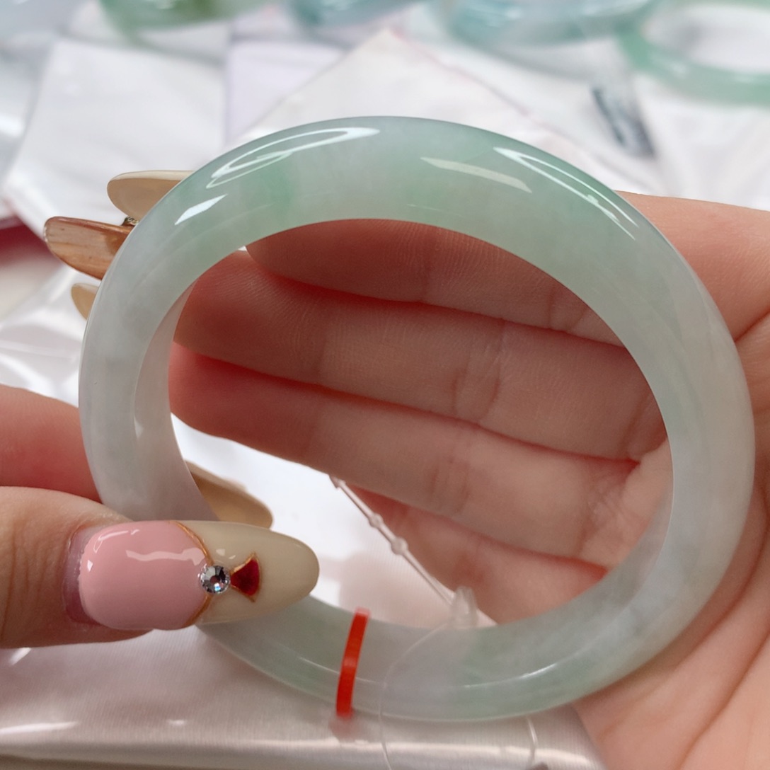 翡翠手镯未镶嵌59圈口