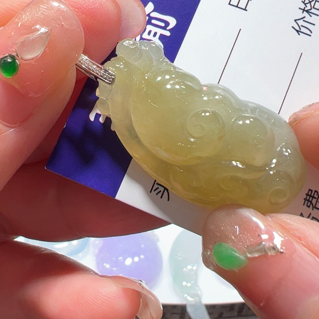 翡翠颈饰18K金镶嵌吊坠