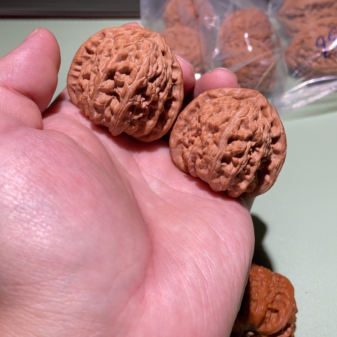 文玩核桃把件全品40三角白