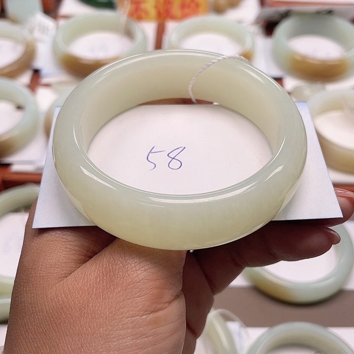 未镶嵌手镯和田玉