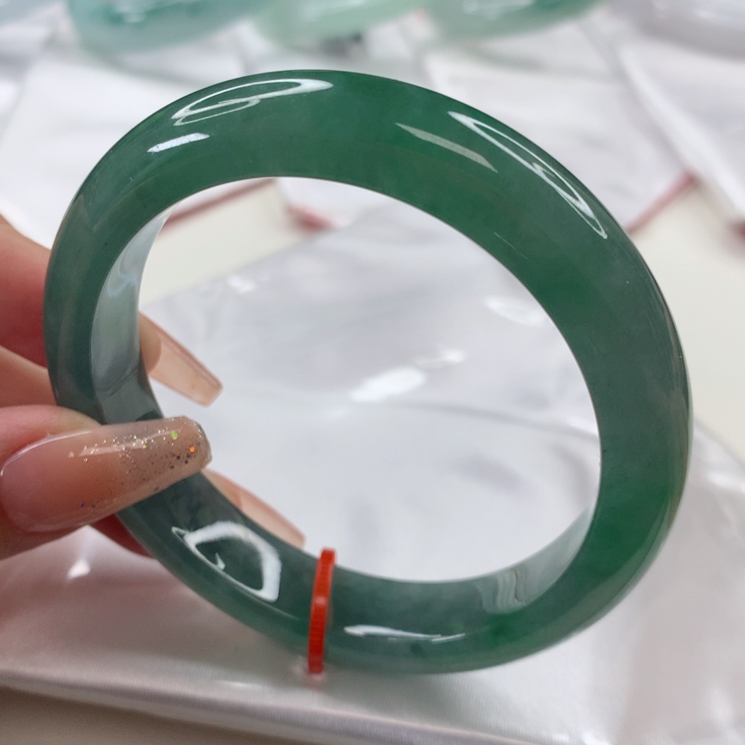 翡翠手镯未镶嵌58圈口