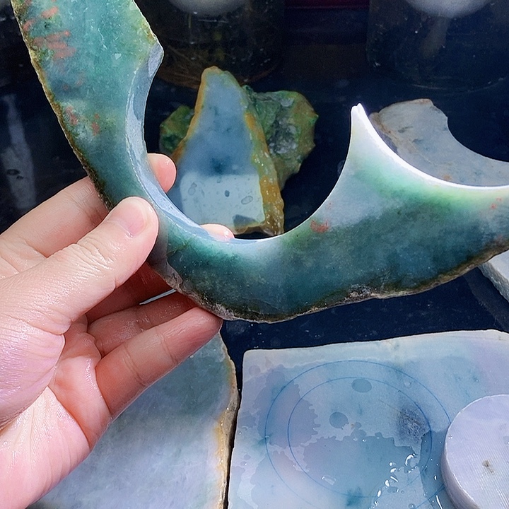 翡翠未镶嵌颈饰毛料17