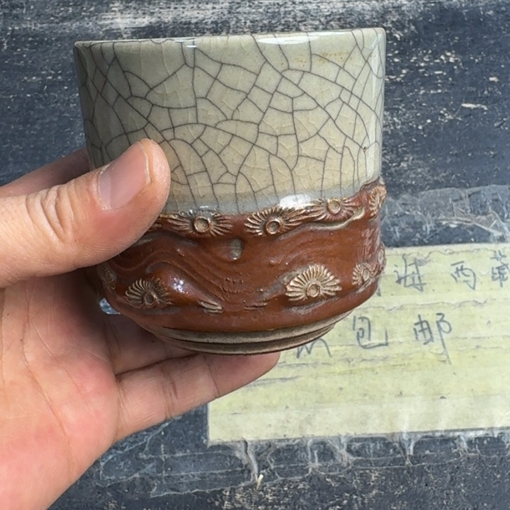 瓷片底部有老磕哈哈哈哈