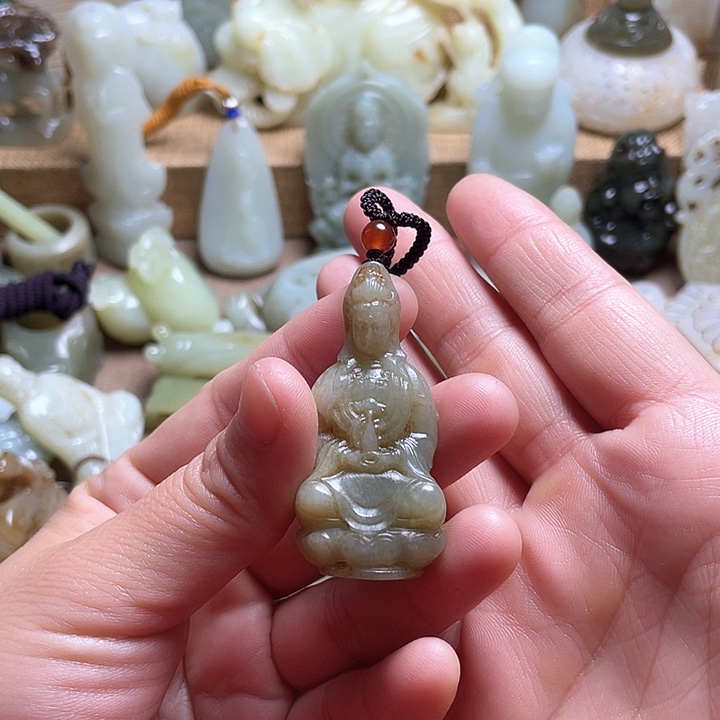 和田玉颈饰未镶嵌玫****漫