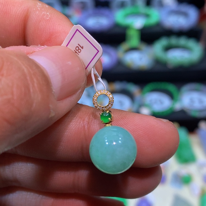 翡翠18K金镶嵌颈饰