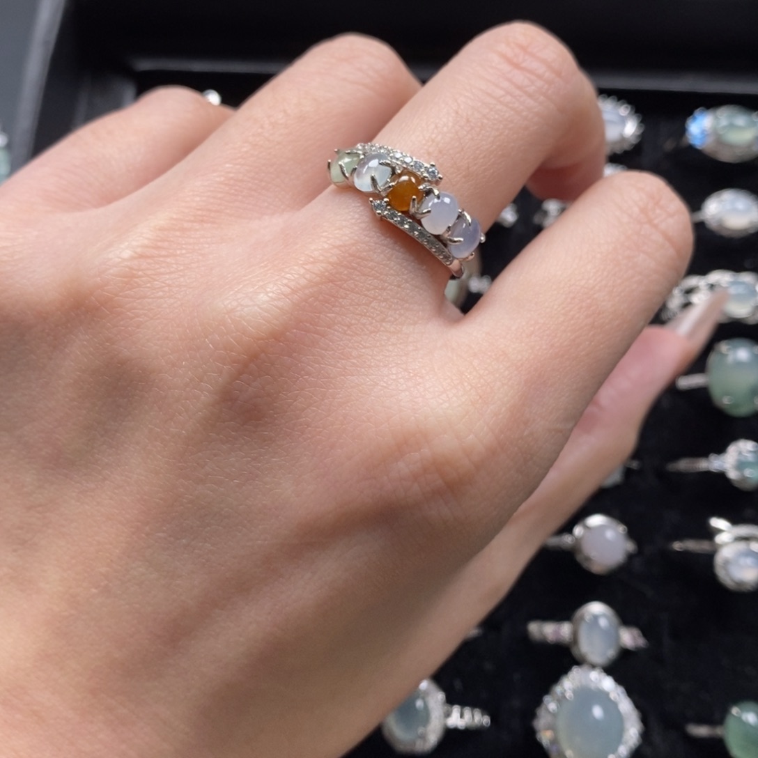 翡翠颈饰未镶嵌翡翠