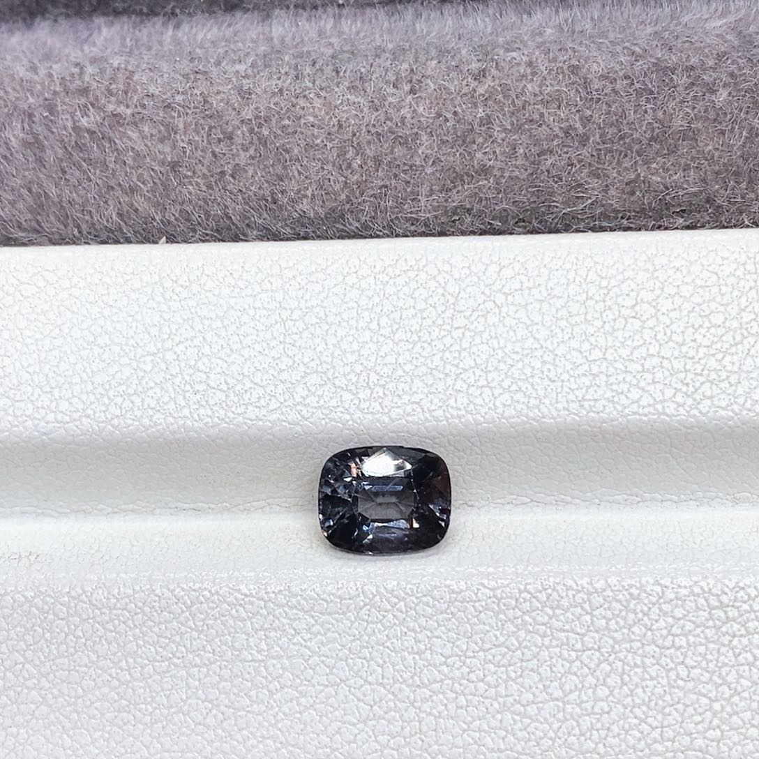 裸石未镶嵌尖晶石1.85克拉天然金属灰尖晶石