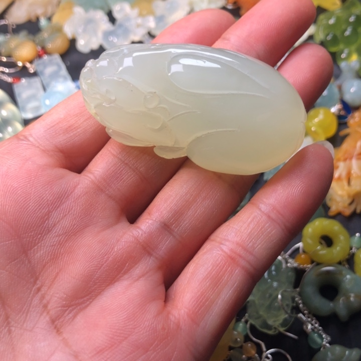 蛇纹石玉未镶嵌耳坠