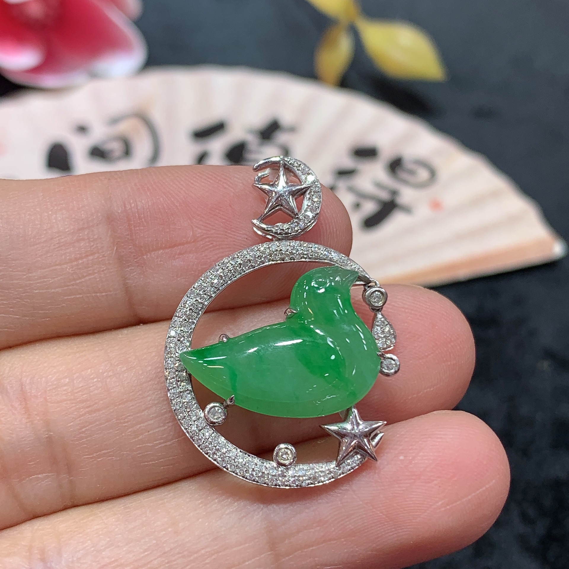 18k金天然A货翡翠小鸽子吊坠经典轻奢时尚