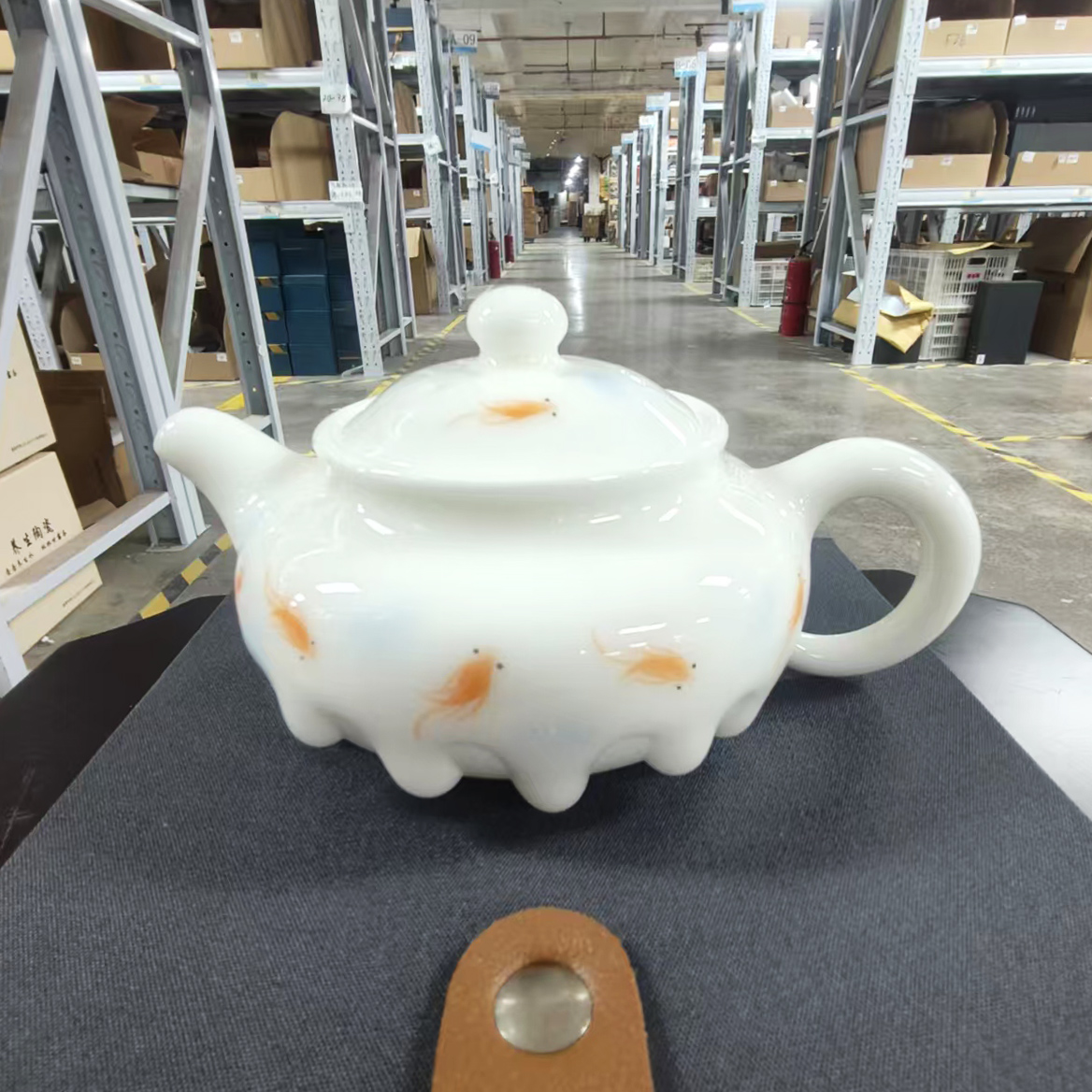 徐福坤白瓷手绘流釉贵妃壶CC6263