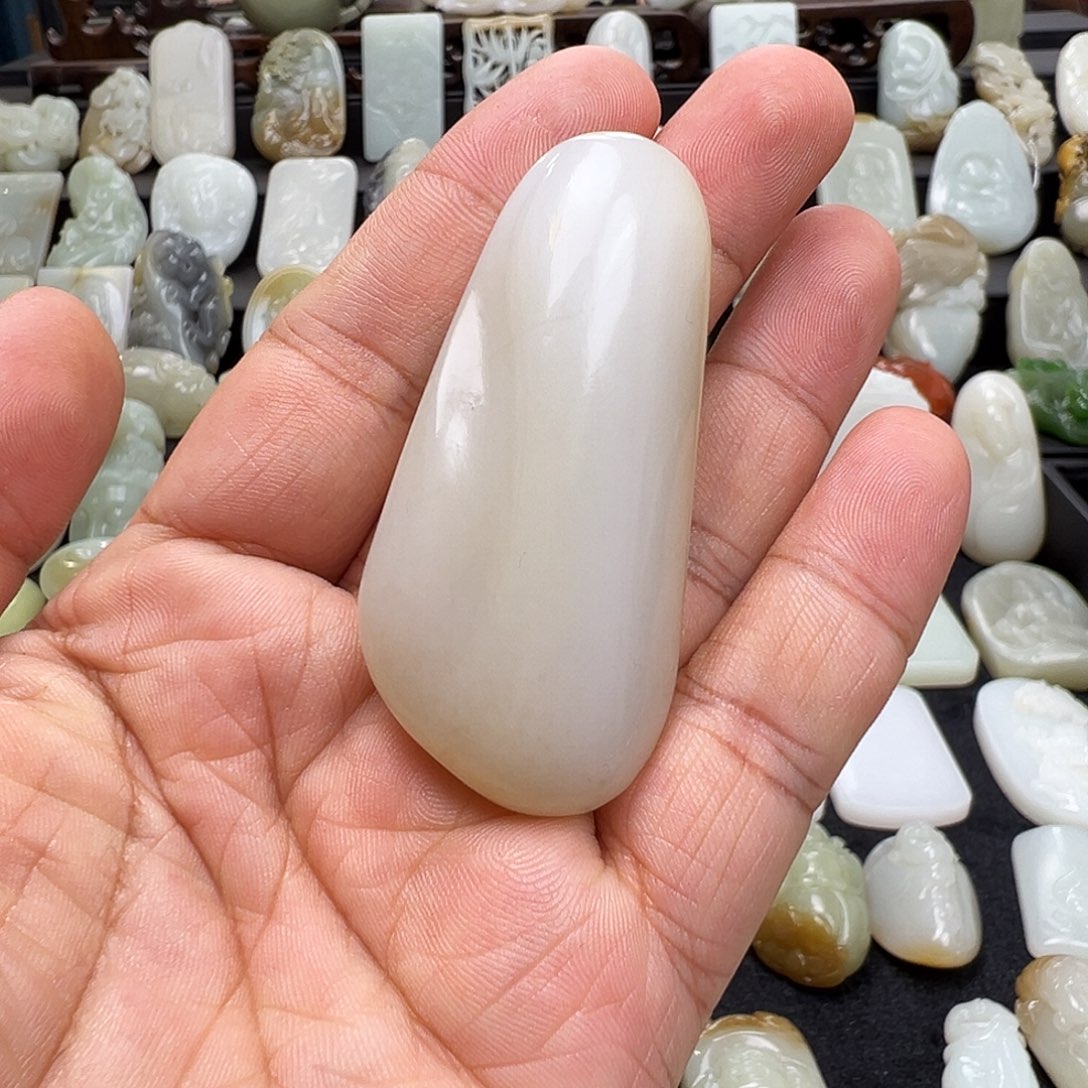 和田玉未镶嵌颈饰