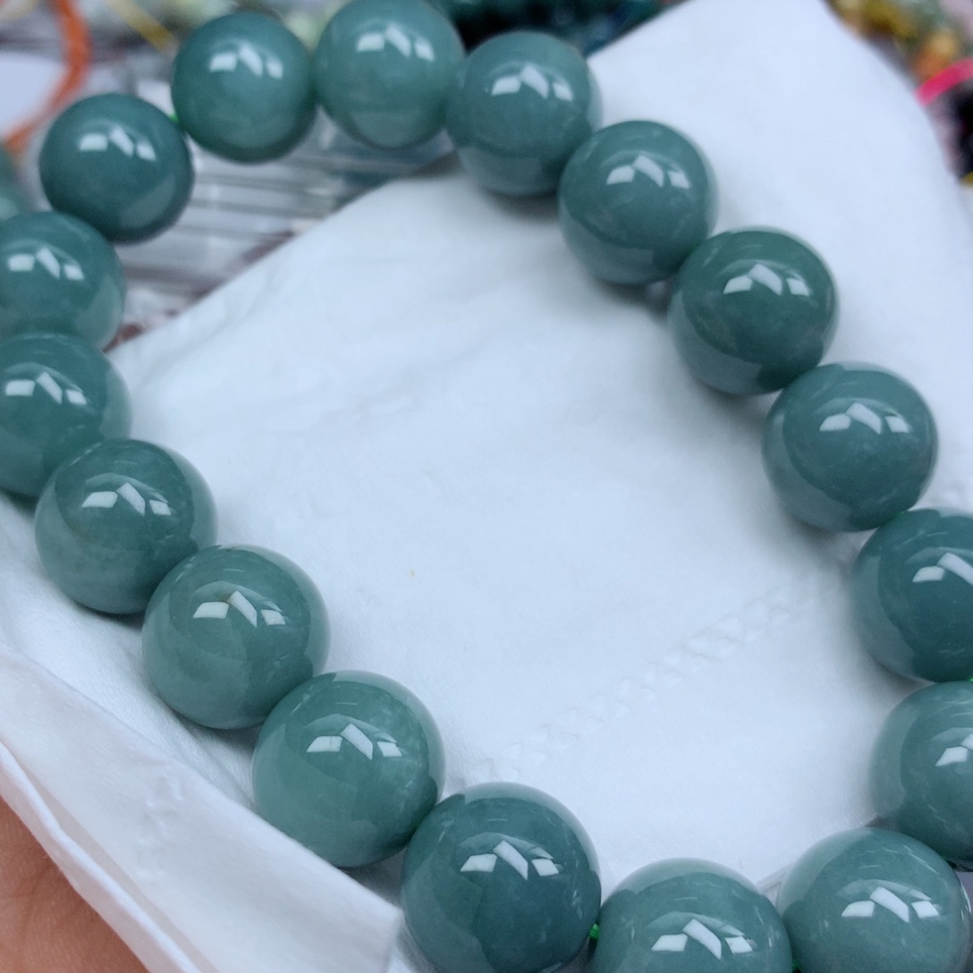 翡翠颈饰未镶嵌珠子