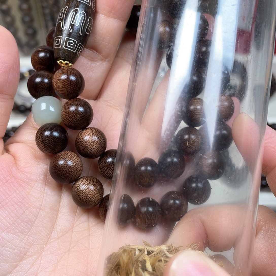 钱***子沉香碎屑沉香+越南芽庄白奇楠留疤料1.2