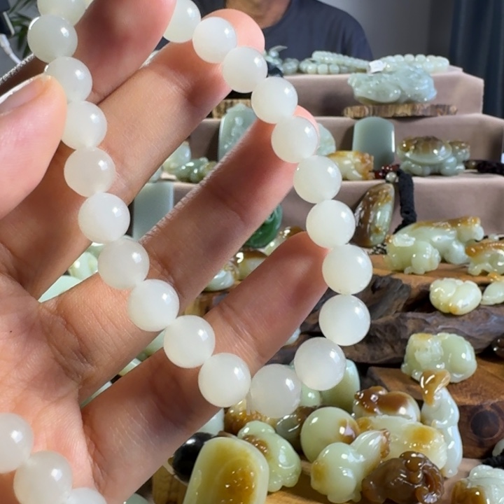 颈饰未镶嵌和田玉（糖玉）