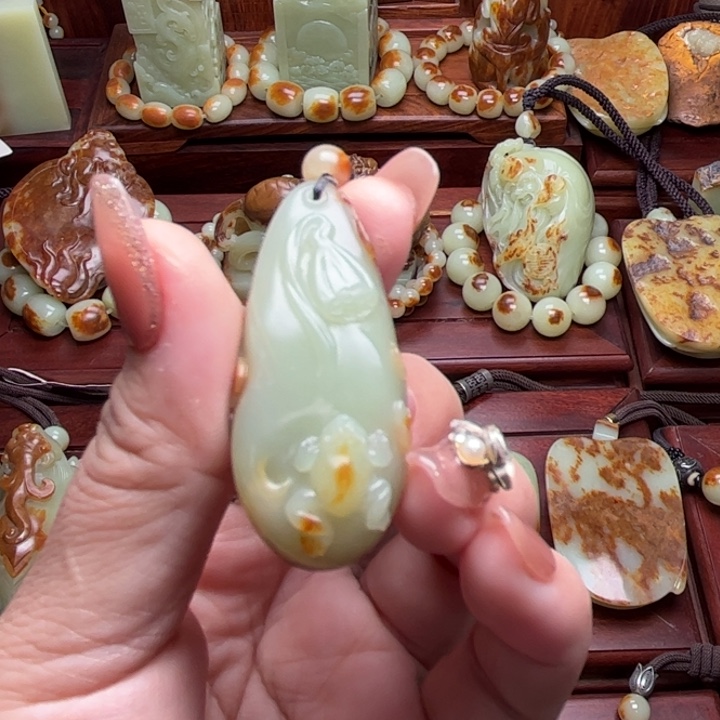 岫岩河磨玉（透闪石质玉）挂坠未镶嵌