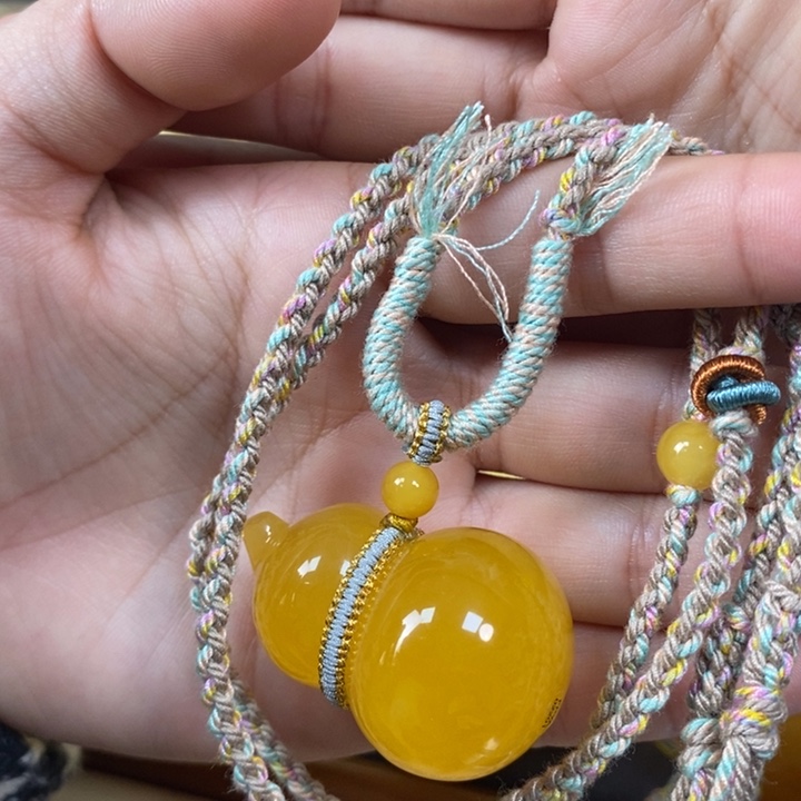 琥珀裸石未镶嵌葫芦