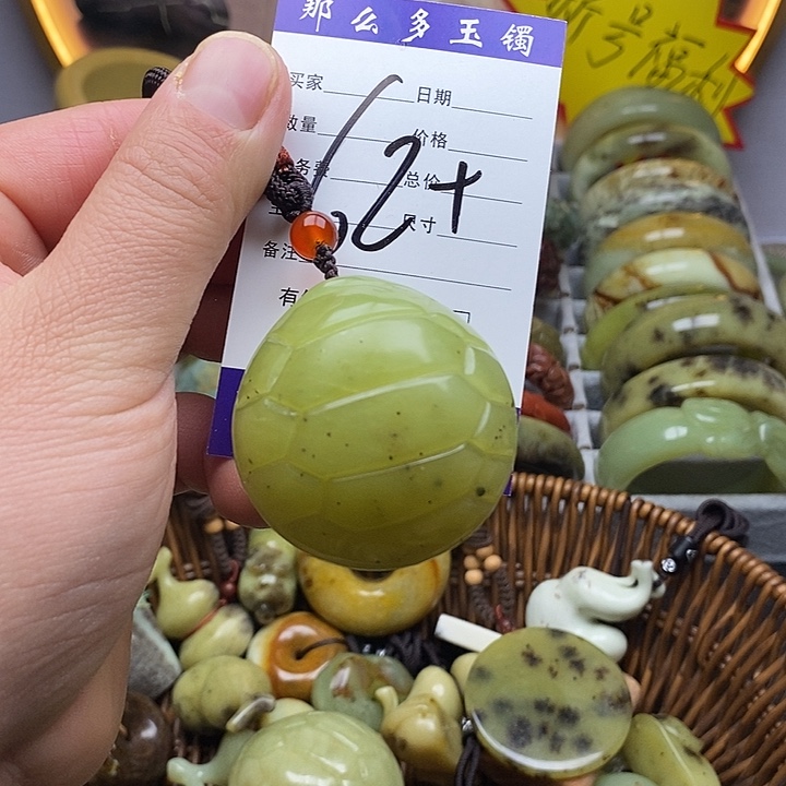 未镶嵌蛇纹石玉颈饰