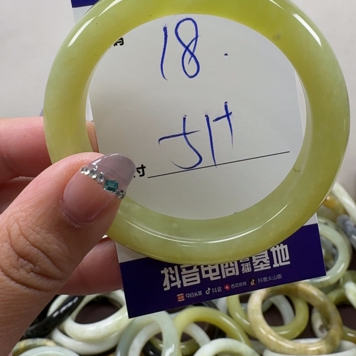 蛇纹石玉未镶嵌手镯18