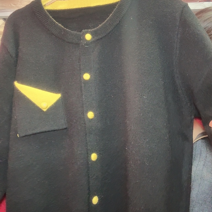 短袖短裤搭配黑色