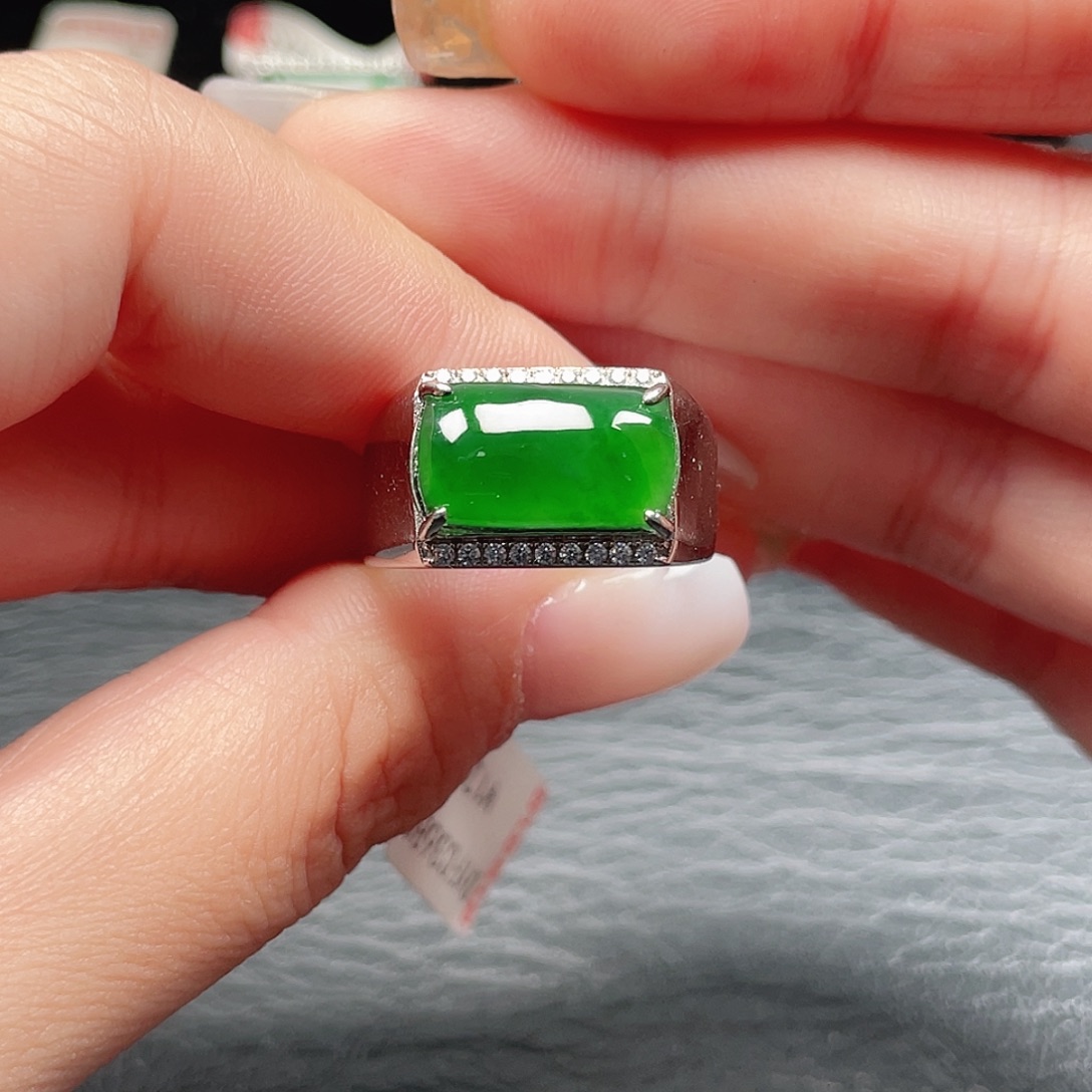 翡翠银S925镶嵌戒指没有运费险 3680