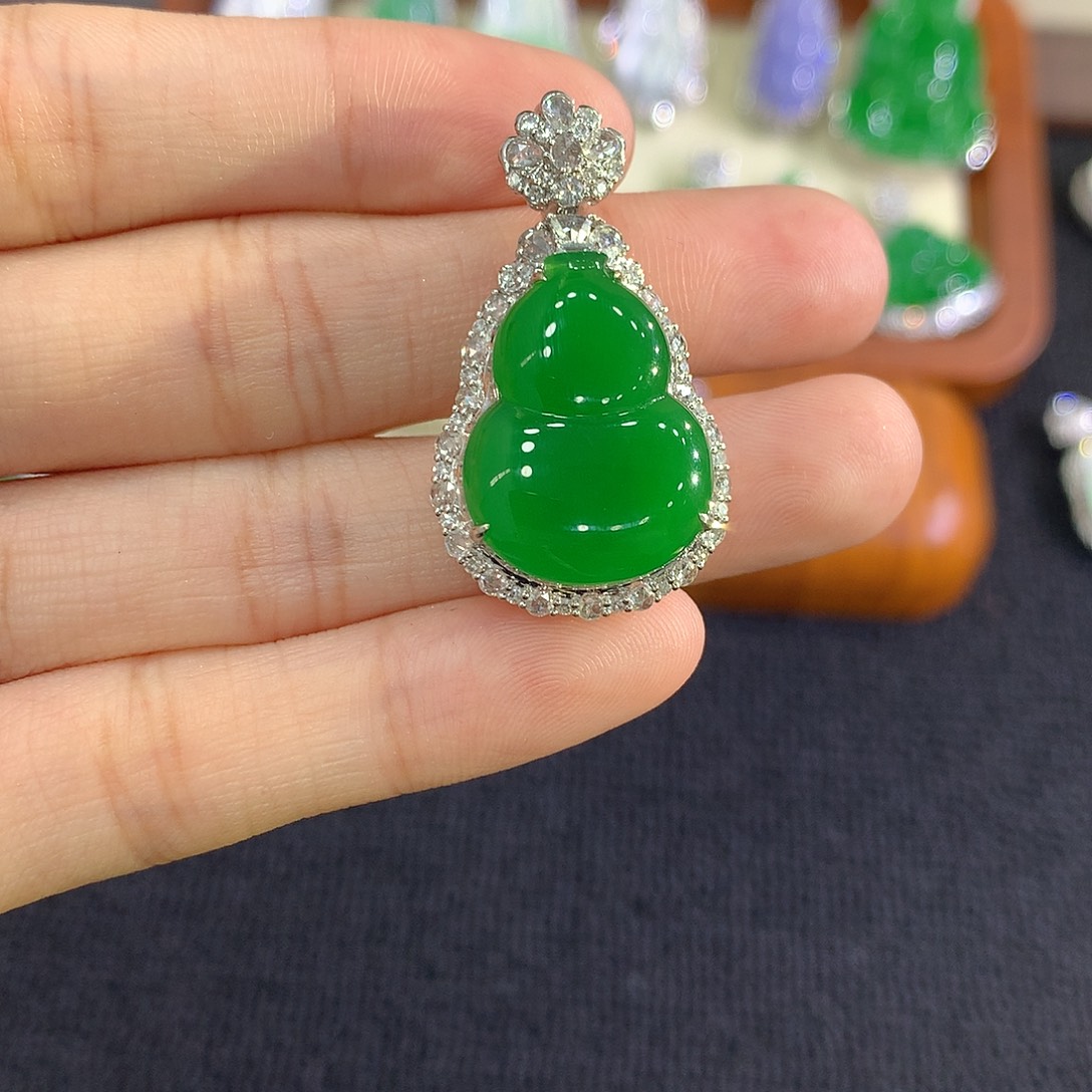 翡翠18K金镶嵌吊坠(不含链)葫芦