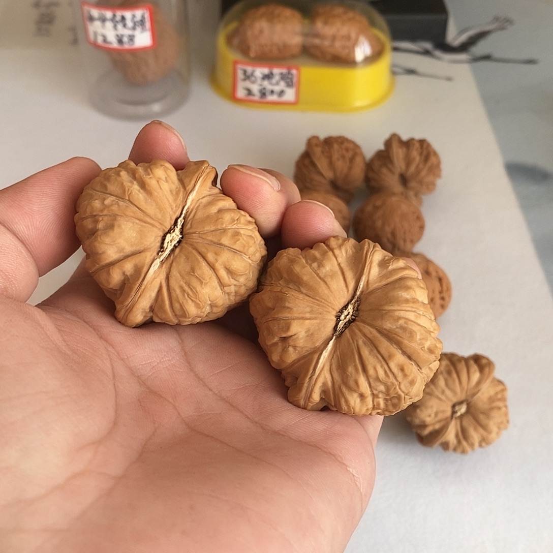 文玩核桃吊坠肚47，边45南瓜墩，全品