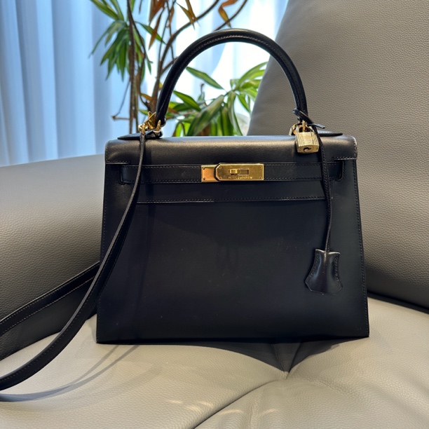 95新 Hermes/爱马仕 黑金box kelly28 框A刻 附肩带、钥匙锁头皮牌