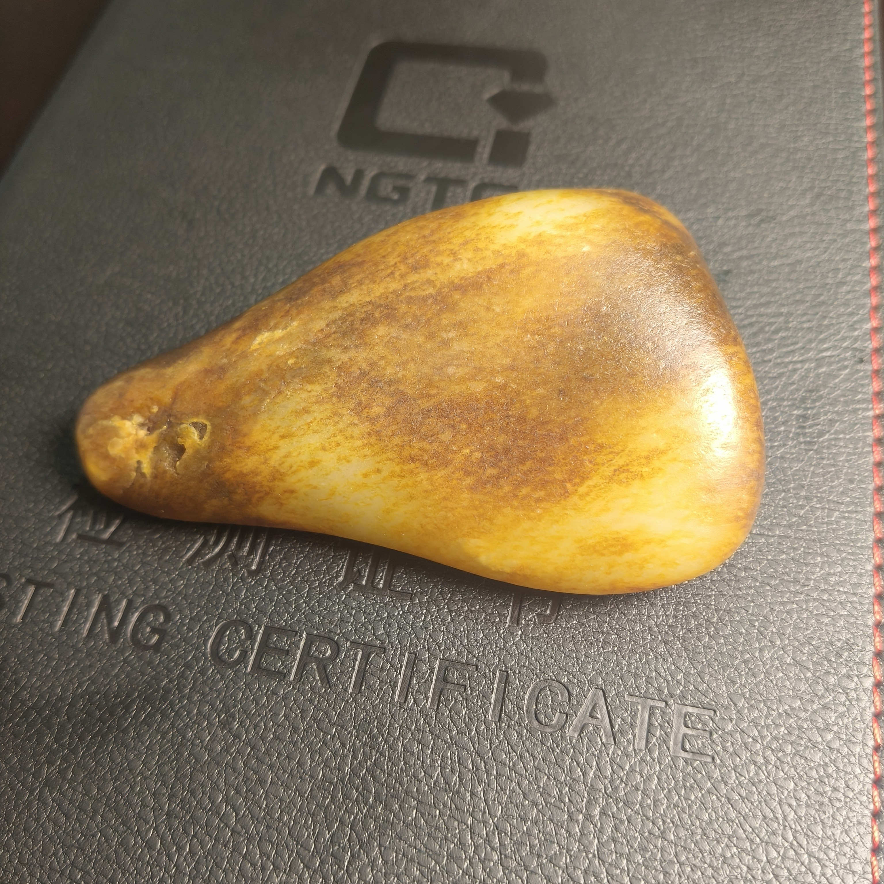 新疆和田玉籽料（子玉）原石手把件附带国检NGTC大证N1证书197克