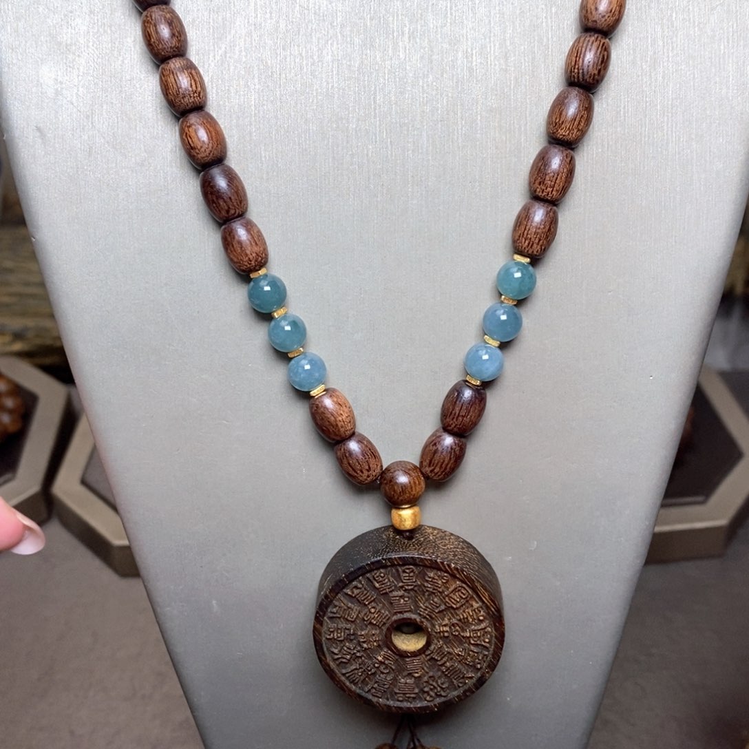 沉香手串富森红土玉化08➕白棋沉香木雕